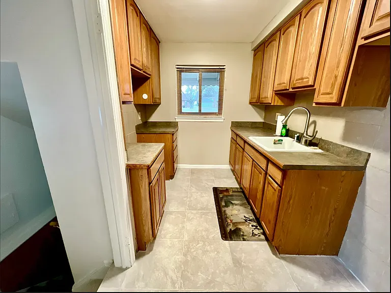 20489 Beech Daly Rd — Photo 8