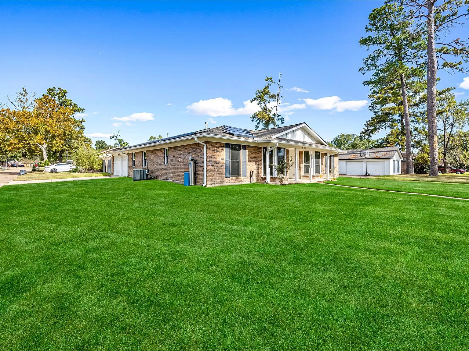 4 bed, 2.0 bath, 1857 sqft, $2,100 — Photo 3