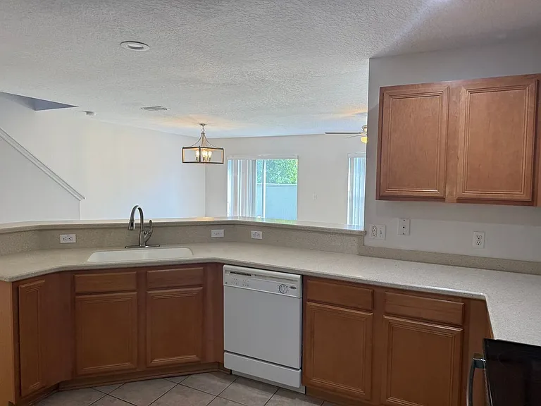 2404 Hassonite St — Photo 4