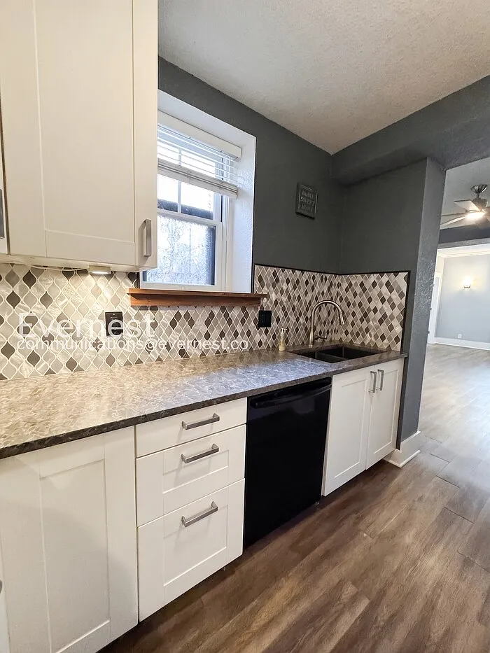 2 bed, 1.0 bath, 900 sqft, $1,400 — Photo 4