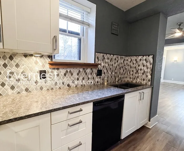 215 E 11th Ave #A1 — Photo 4