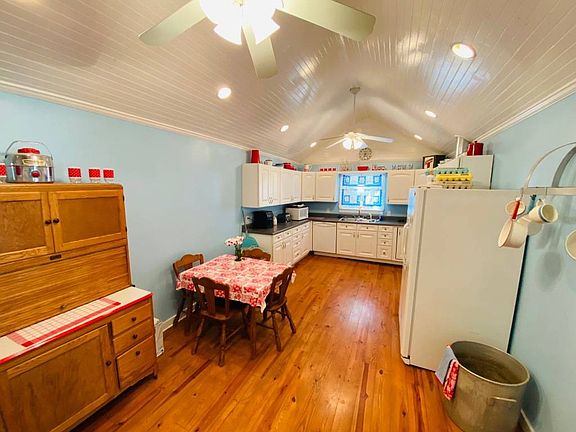 5th image of 210 Georgie Ln