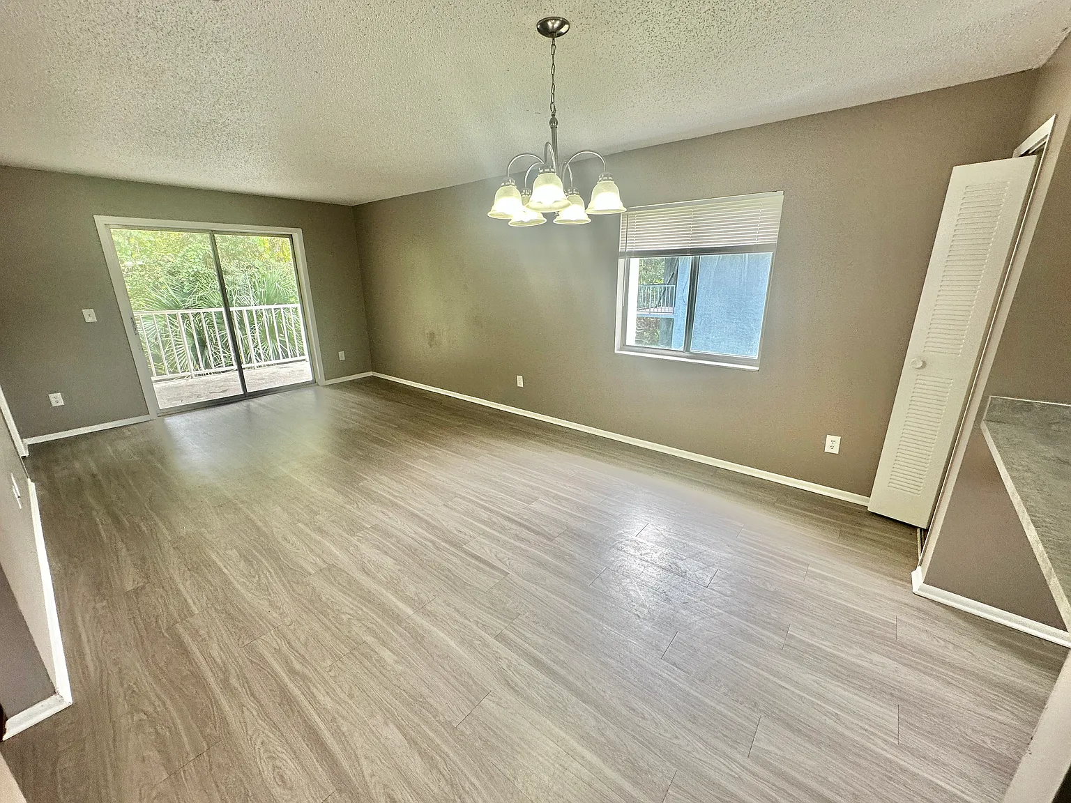 2 bed, 940 sqft, $1,345 — Photo 4