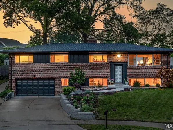 8901 Larchwood Ct, Saint Louis, MO 63126