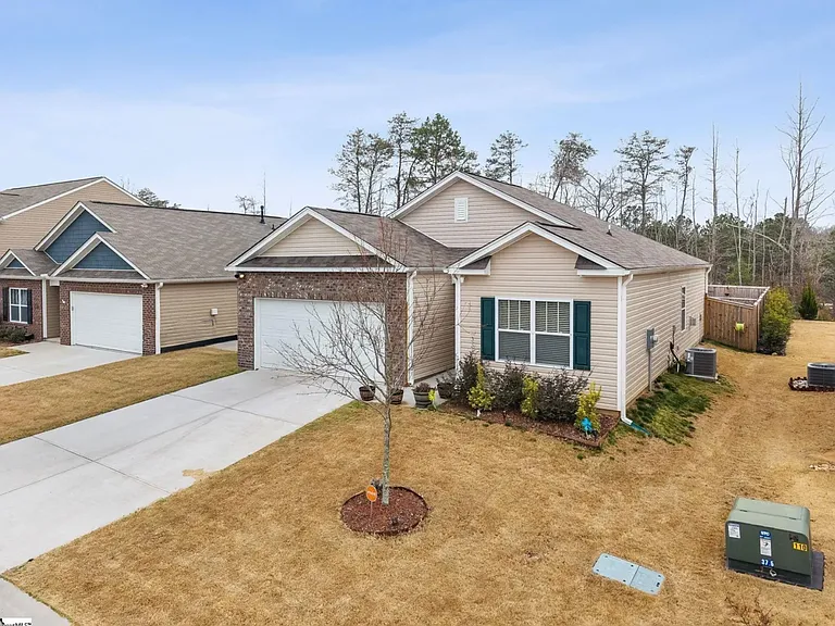 528 Ashwood Way — Photo 2