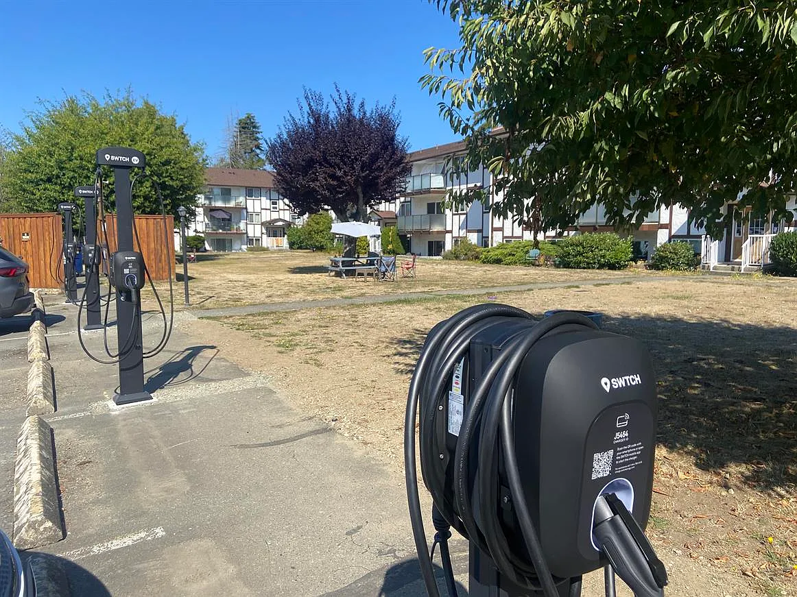 Pacific Manor — Photo 4