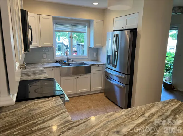 610 Britton Creek Dr, Hendersonville, NC 28791