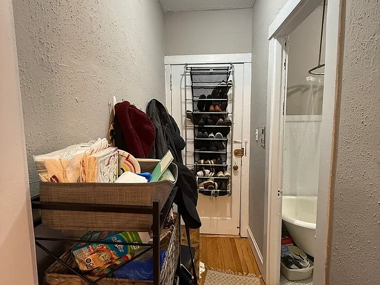 713 W Barry Ave #S2 — Photo 5
