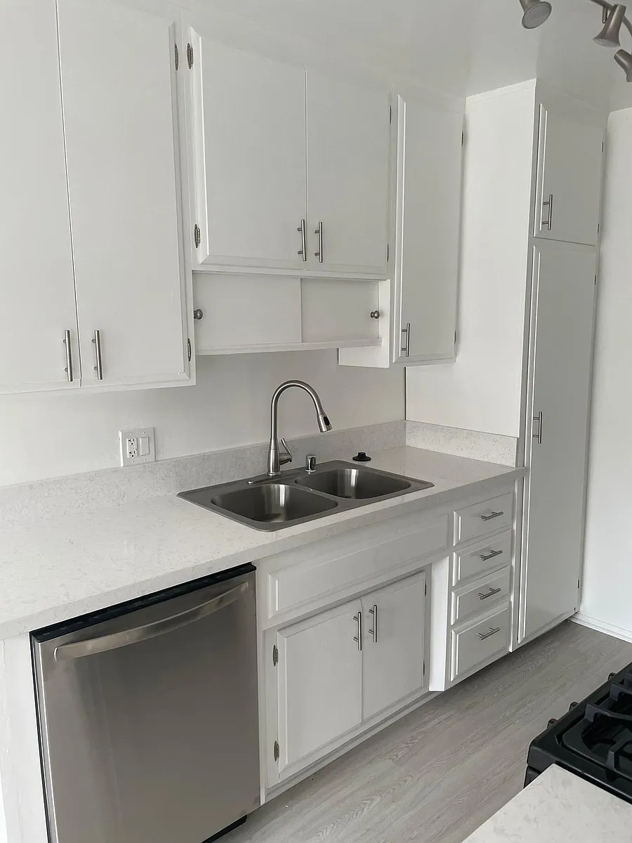 1+1 - 148 N. St Andrew Pl.