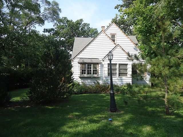 1st image of 422 Forest Glen Dr