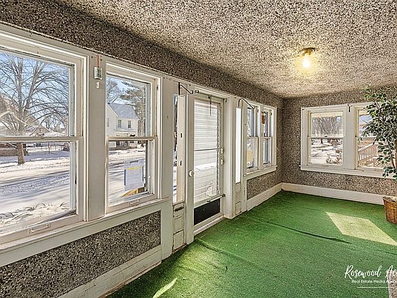 3rd image of 1035 S 3rd Ave