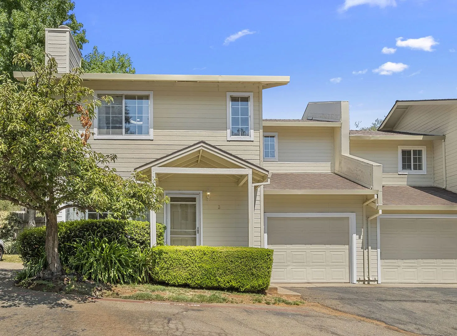 3-Bedroom Townhome with Private Back Patio in Cameron Park — Photo 2
