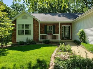 11822 Sylvester Dr, Elsah, IL 62028