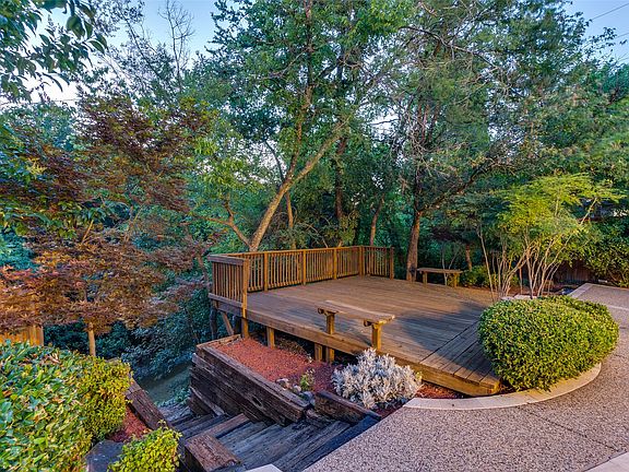 4th image of 8931 Clubcreek Cir