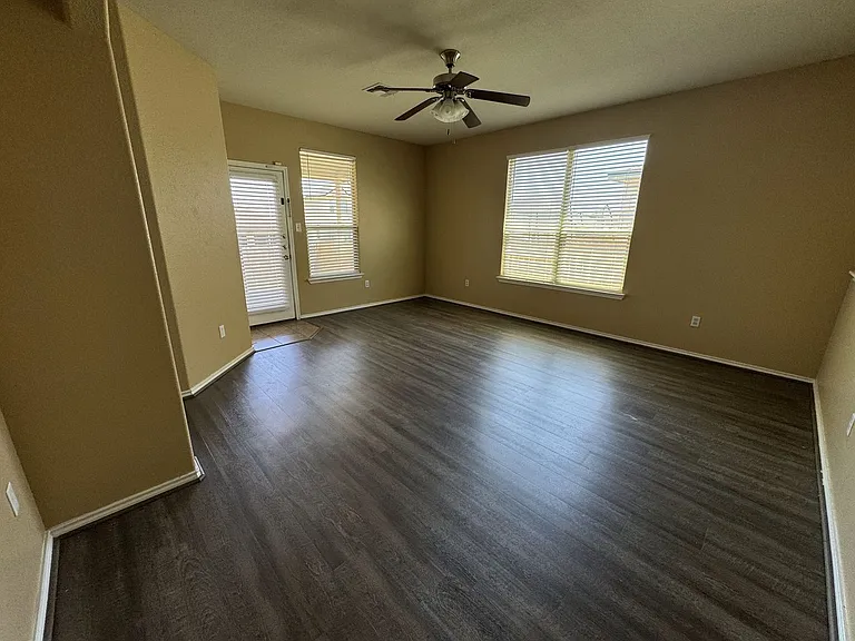 6406 Clear Brook Dr — Photo 9