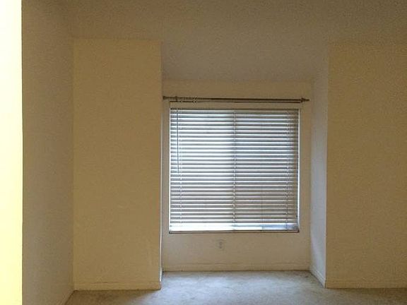 3rd image of 1564 Tanglewood Ln Unit 7