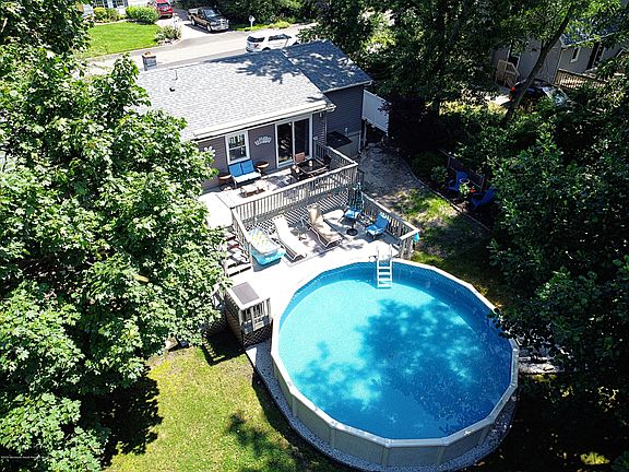 4th image of 225 Linden Ave