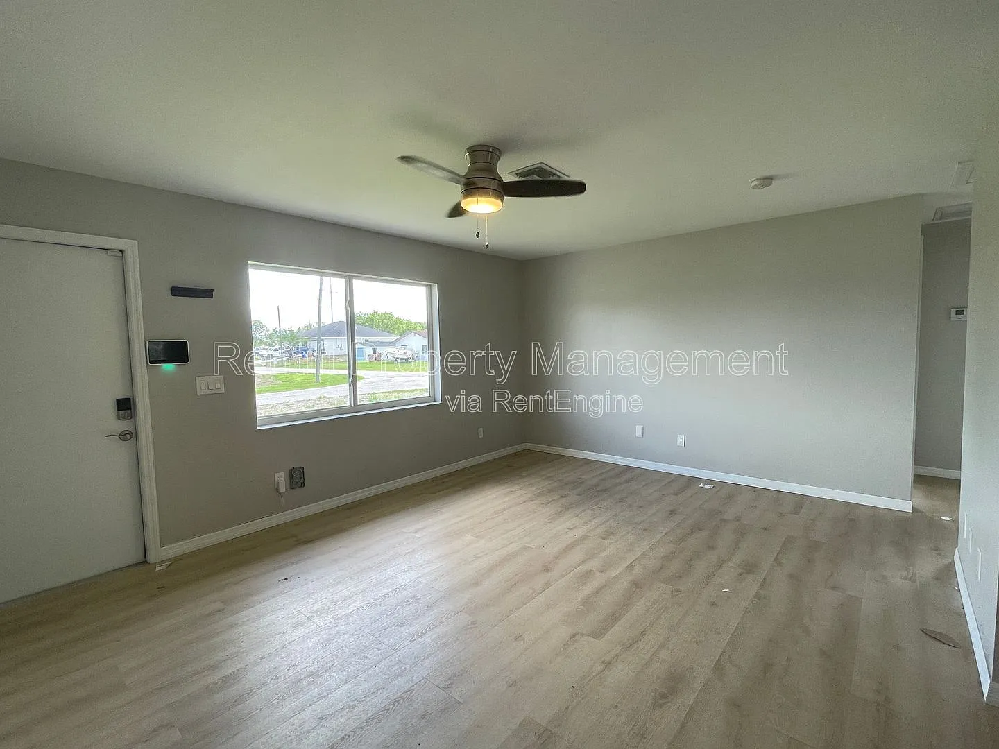 2 bed, 1.0 bath, 780 sqft, $1,200 — Photo 2