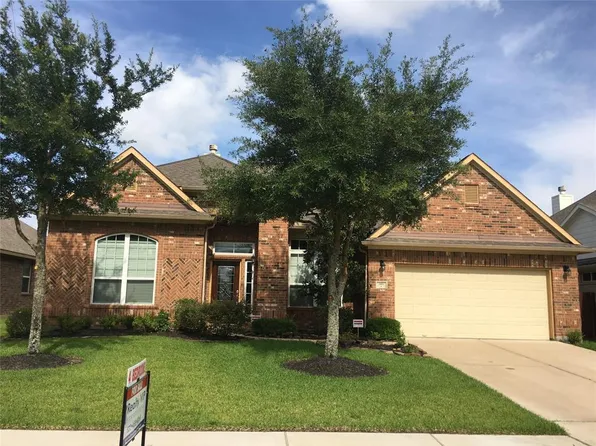 2401 Harbor Chase Dr, Pearland, TX 77584