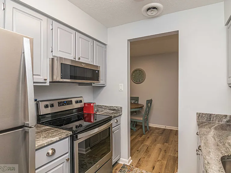 101 E Lockhaven Dr #C — Photo 11