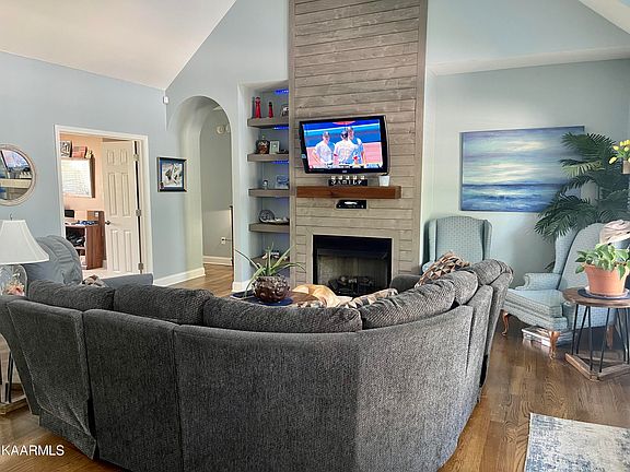 3rd image of 152 Wind Chase Way