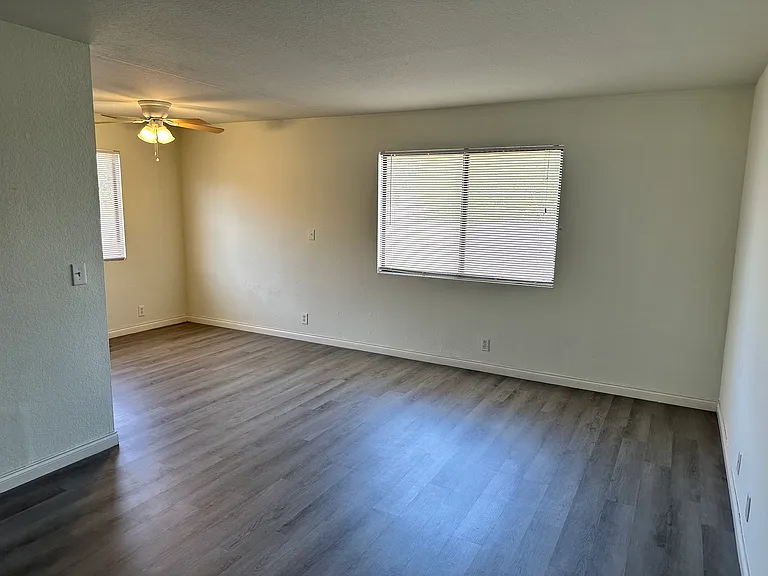 10933 Moorpark St #5 — Photo 13