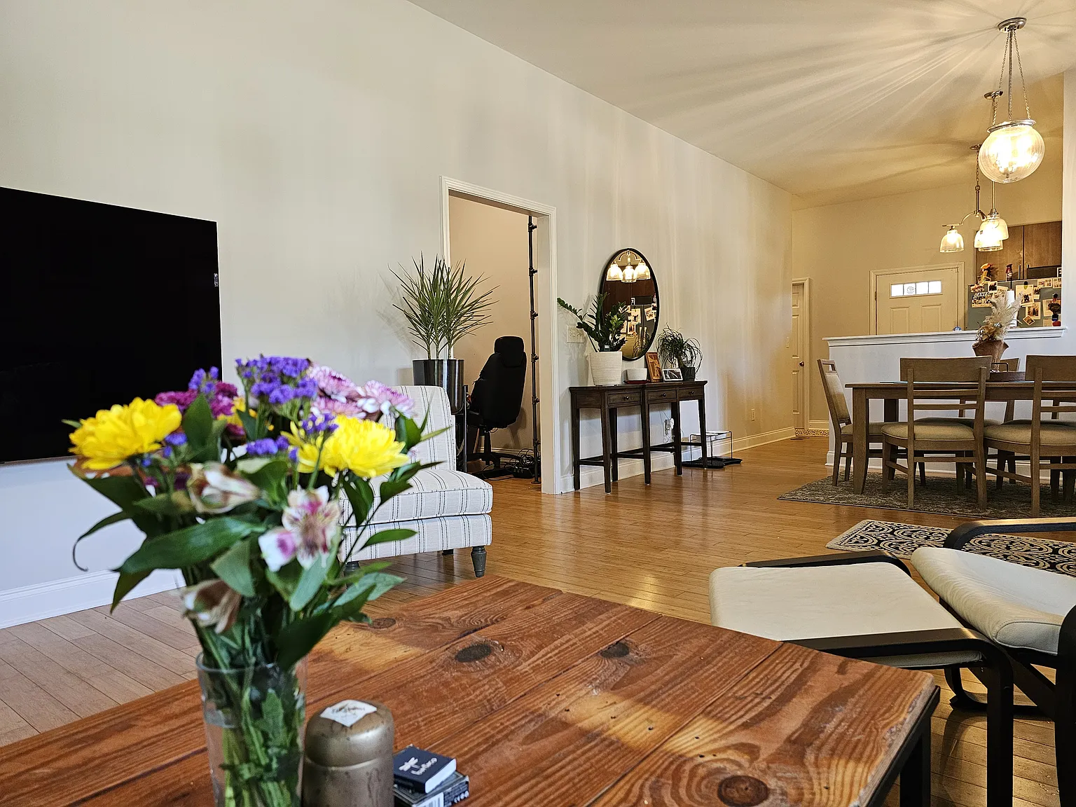 3 bed, 1560 sqft, $2,595 — Photo 2