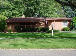 1071 Norwich Dr, Troy, MI 48084
