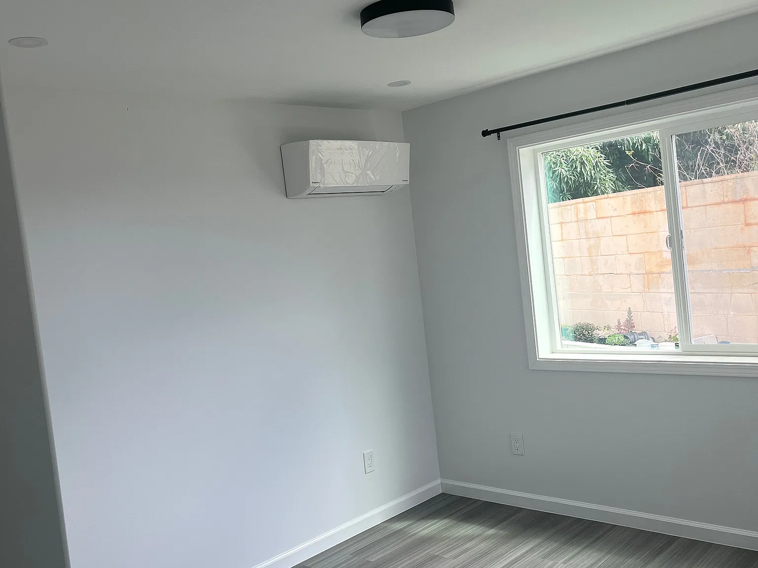 1 bed, 450 sqft, $2,050 — Photo 3
