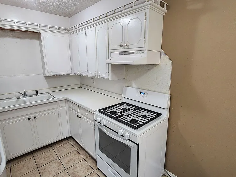 301 N University Dr #7 — Photo 16