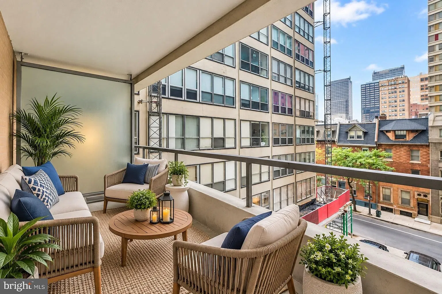 2 bed, 2.0 bath, 1119 sqft, $3,750 — Photo 3