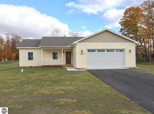 4764 Birdie Ln, Traverse City, MI 49685
