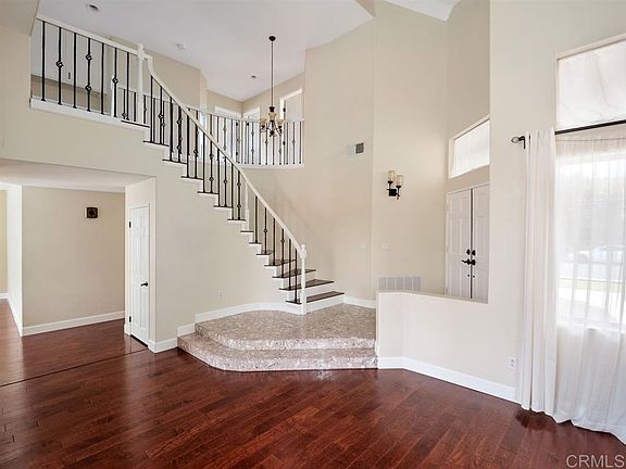 4th image of 919 Windridge Cir