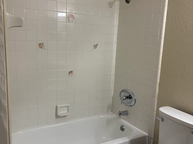537 Lime St #B — Photo 7
