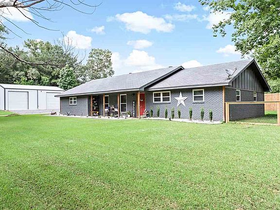 3rd image of 525 Rosewood Dr