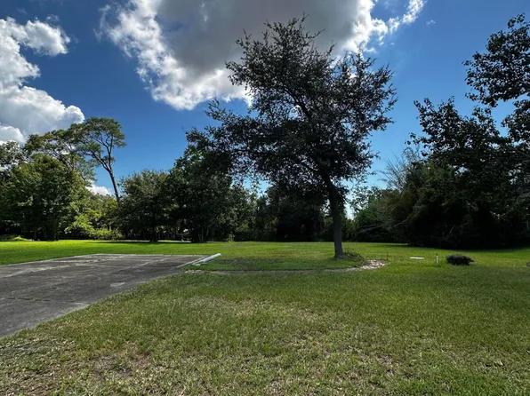 702 Saint Mary St, Pascagoula, MS 39581