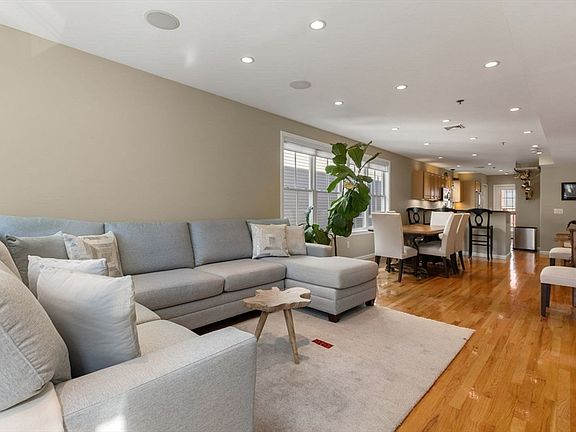 4th image of 26 Forbes St #2