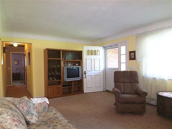3rd image of 857 Veralois Ln
