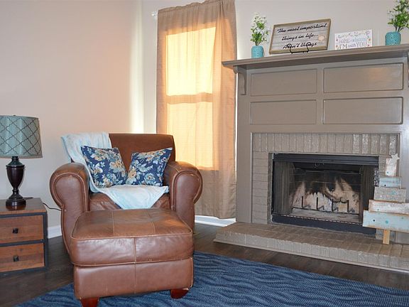 4th image of 1109 Lamont Ct