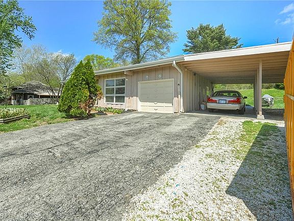 3rd image of 6328 Roswell Ave