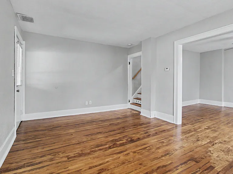 110 E Henry St #110 — Photo 11