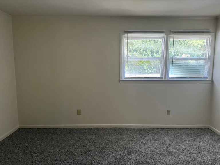 1725 E Cone Blvd #B — Photo 7