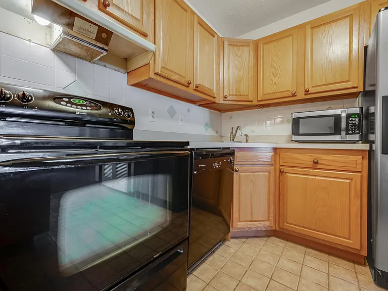 1301 Twin Circle Dr — Photo 6