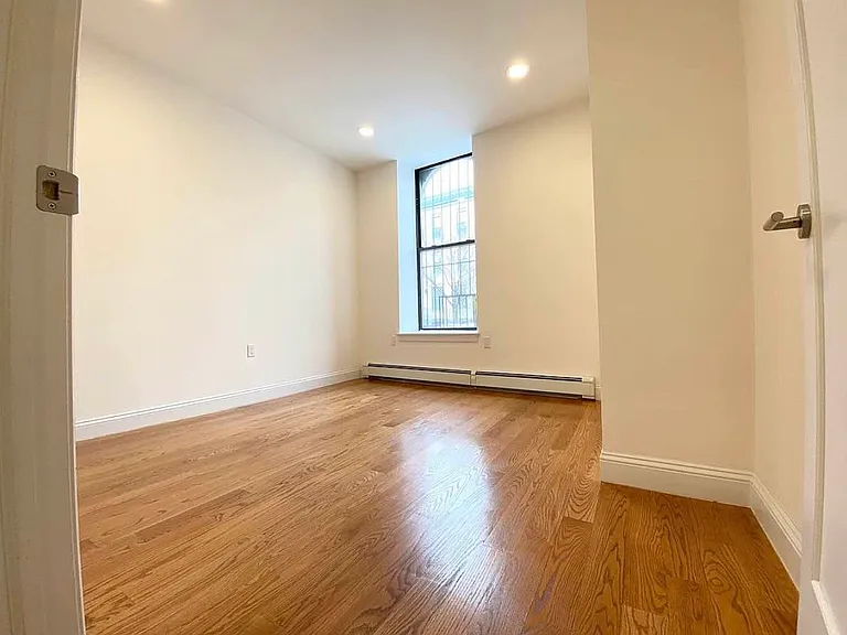 318 W 121st St #1A — Photo 7