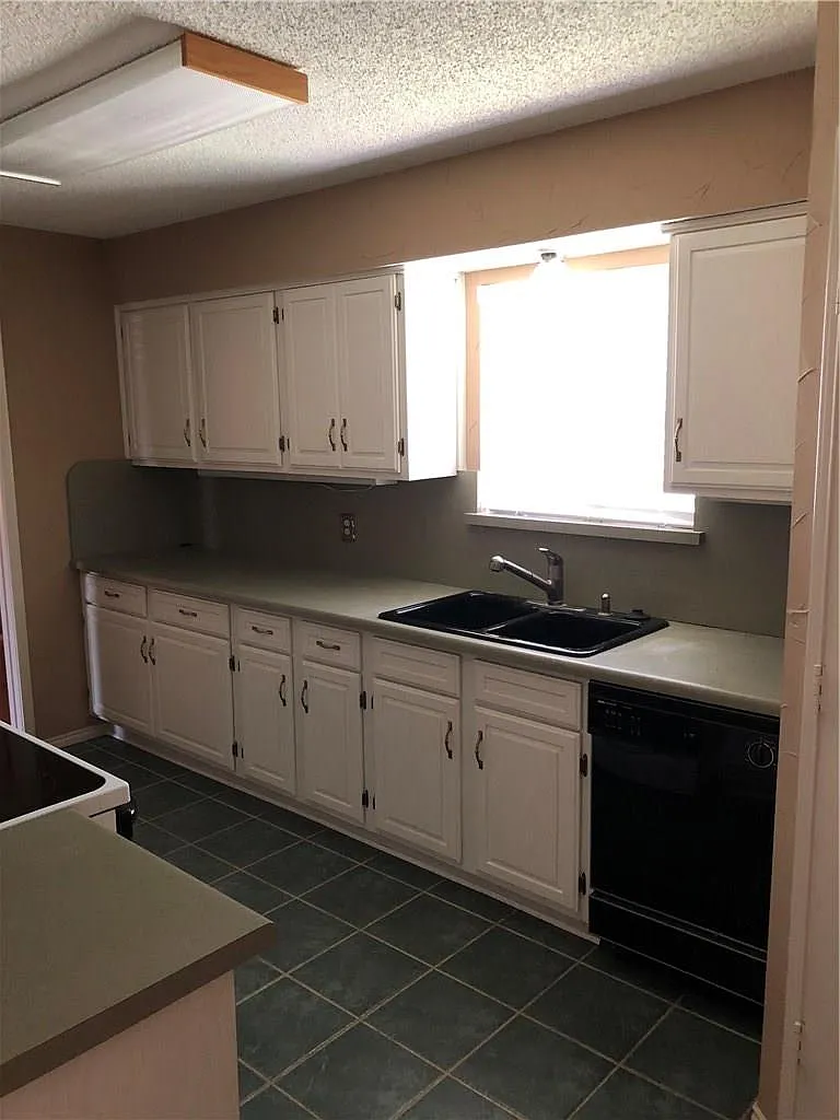 2 bed, 1609 sqft, $1,975 — Photo 3