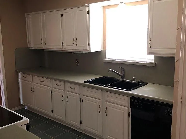 55 Morrow Dr — Photo 3