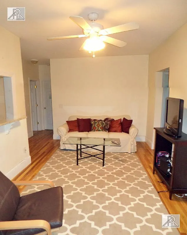 Building Photo - 61 Egmont St #3
