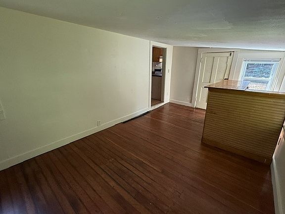 5th image of 126 Bridge St