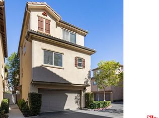 6840 De Celis Pl APT 25, Van Nuys, CA 91406