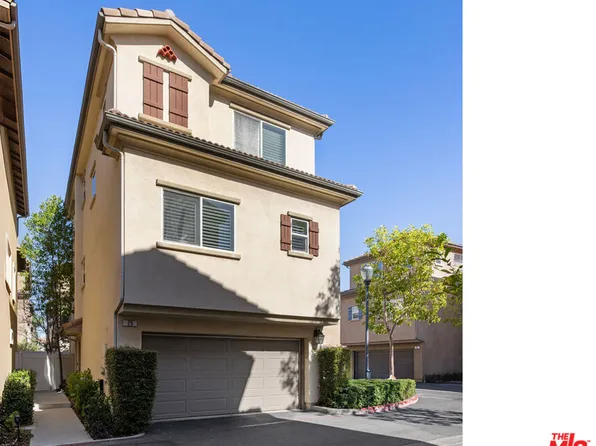 6840 De Celis Pl APT 25, Van Nuys, CA 91406